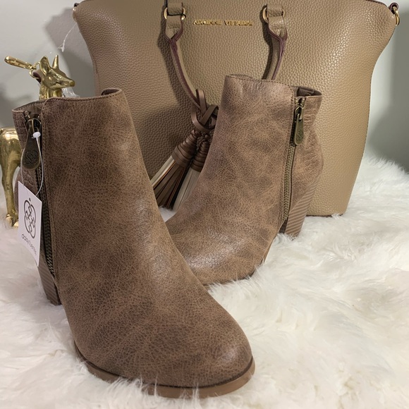 🛑Sold🛑Daisy Fuentes Size 7.5 Booties Brown Mocha - Picture 8 of 8